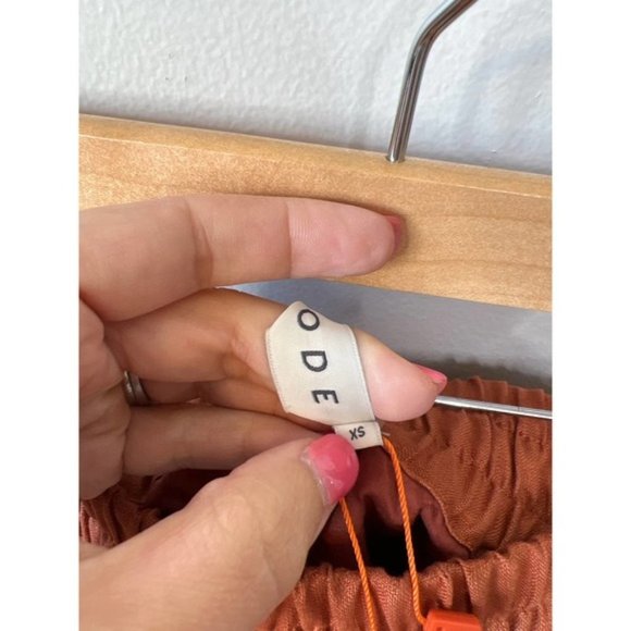 Rhode Kina Pull On Smocked Waist Mid Rise Short Women's Clove Size: XS NWT - Picture 6 of 8